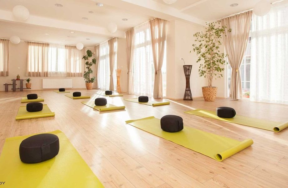 Yoga Studios: worldwide directory and types studios